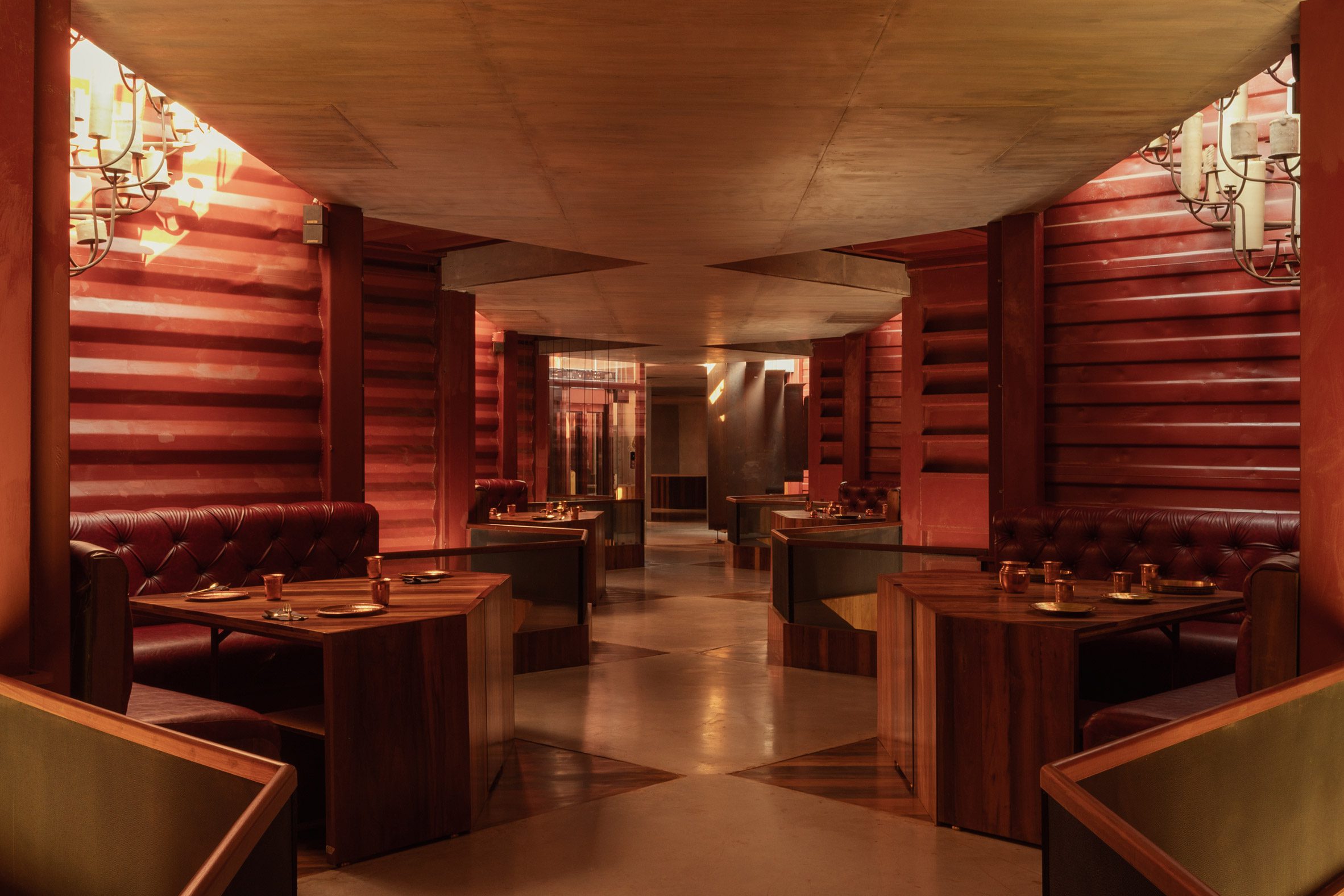 Earth-wrapped Steel: Inside Wallmakers’ Climate-responsive Petti Restaurant