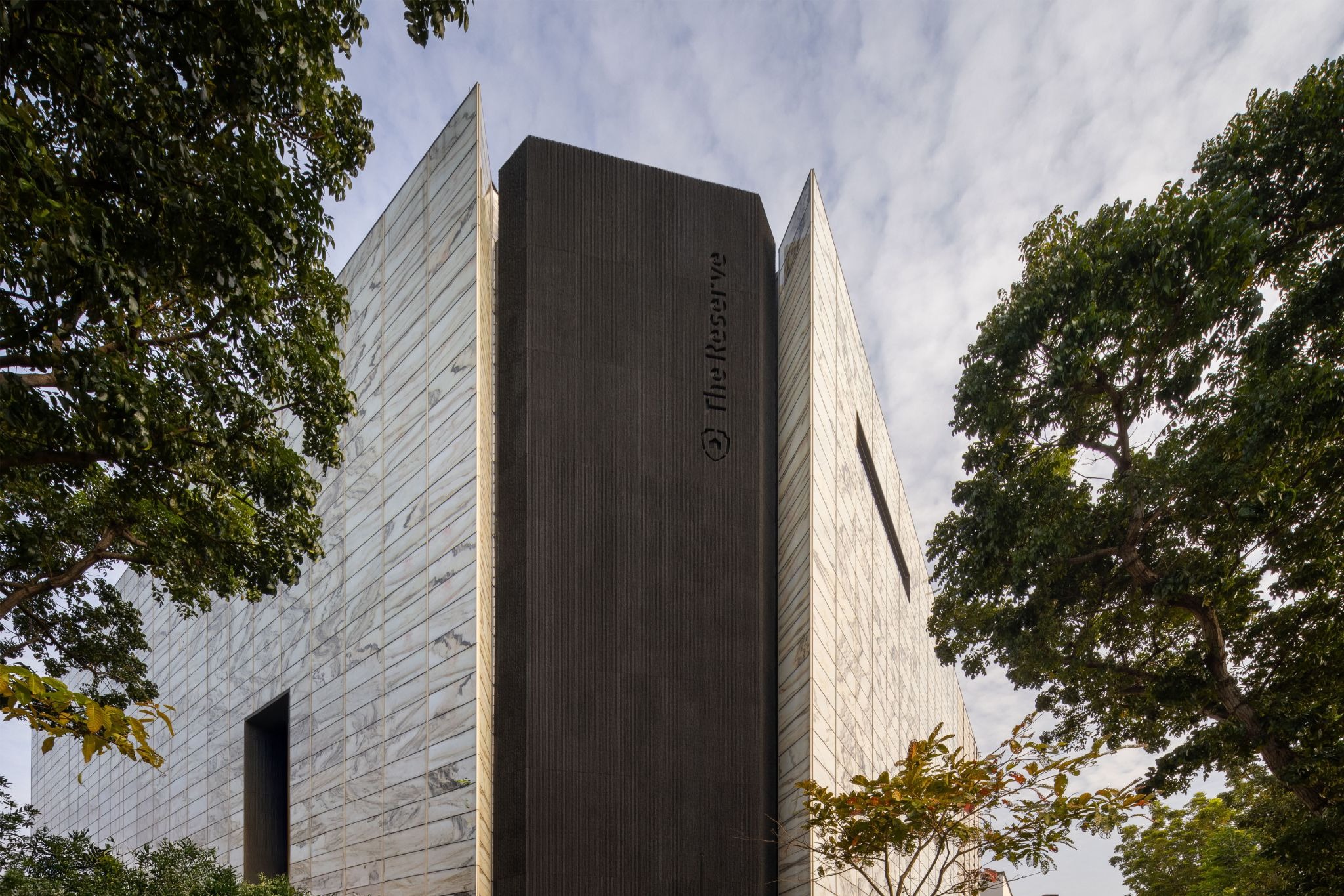 The Reserve by Monolab Studio: A Serene Dialogue Between Architecture and Nature in Singapore