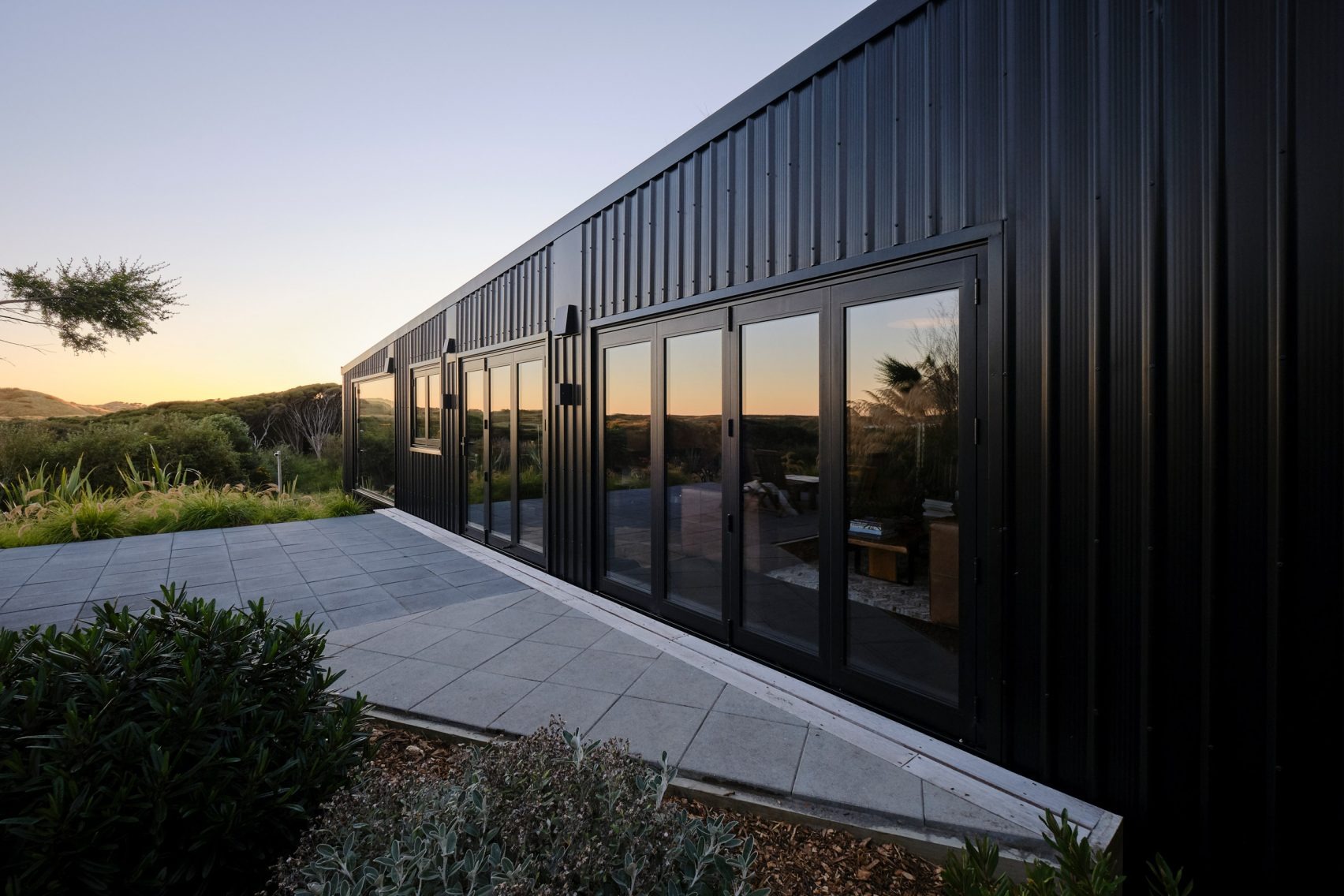 Coast House by Stacey Farrell: Weathered Volumes on New Zealand's Rugged Shoreline