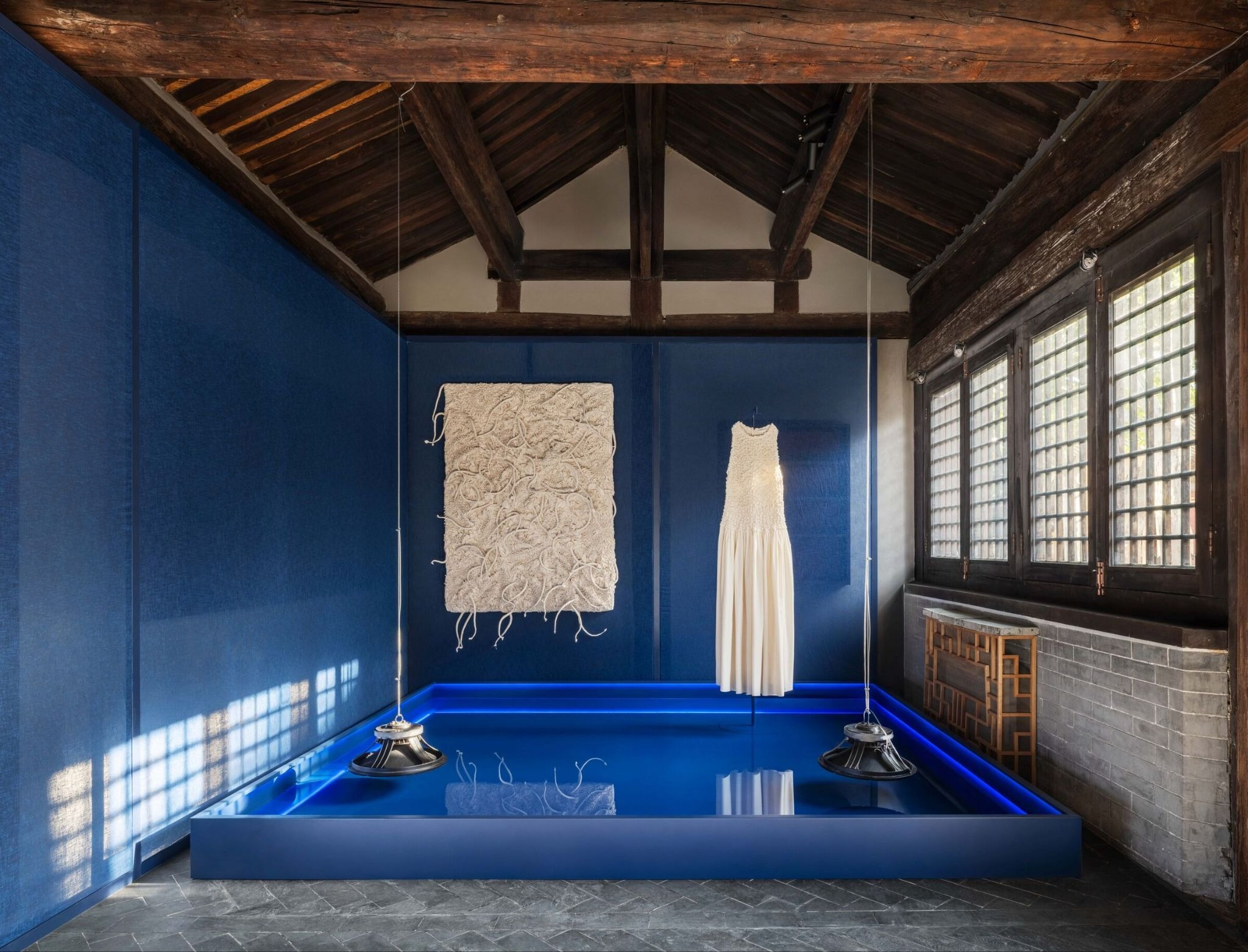 The Invisible Stitch: Zara’s Minimalist Dialogue with Beijing’s Ancient Hutongs