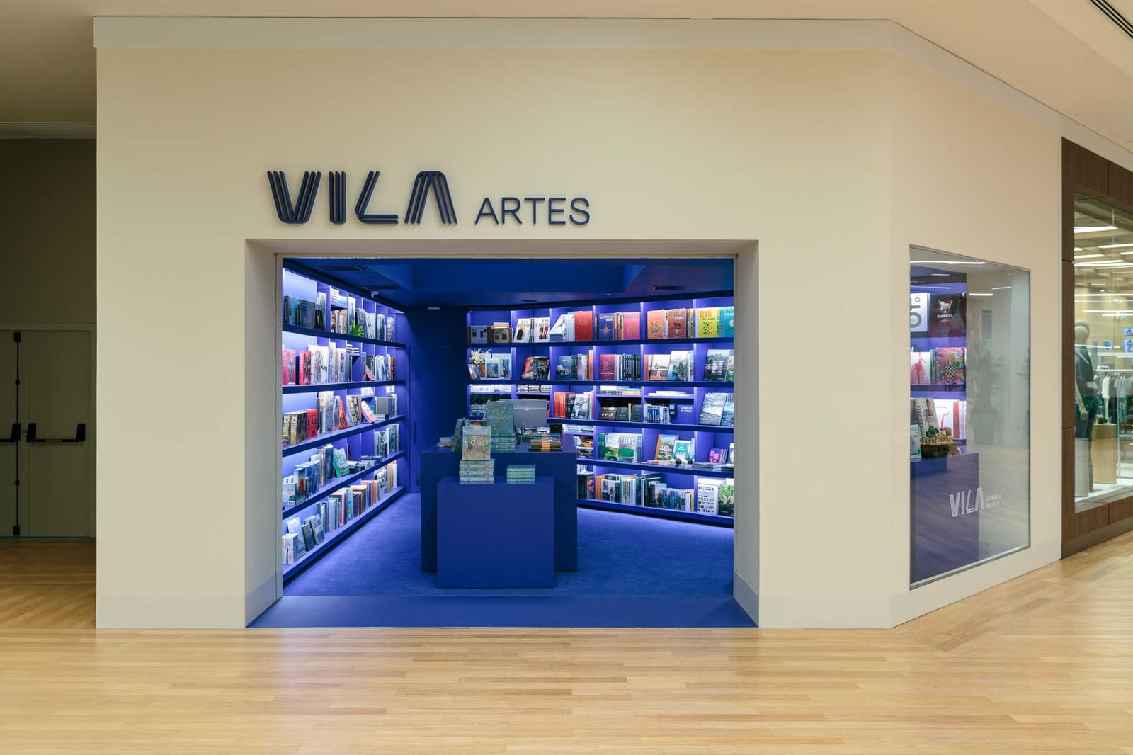 When 40 Square Meters Is Enough: A São Paulo Bookshop's Case for Compression