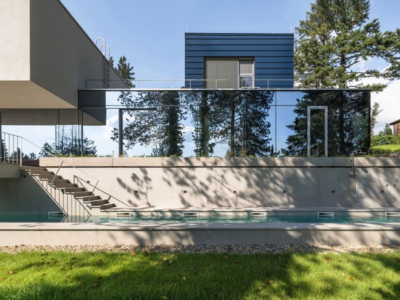 When a House Learns to Live with Steep Terrain