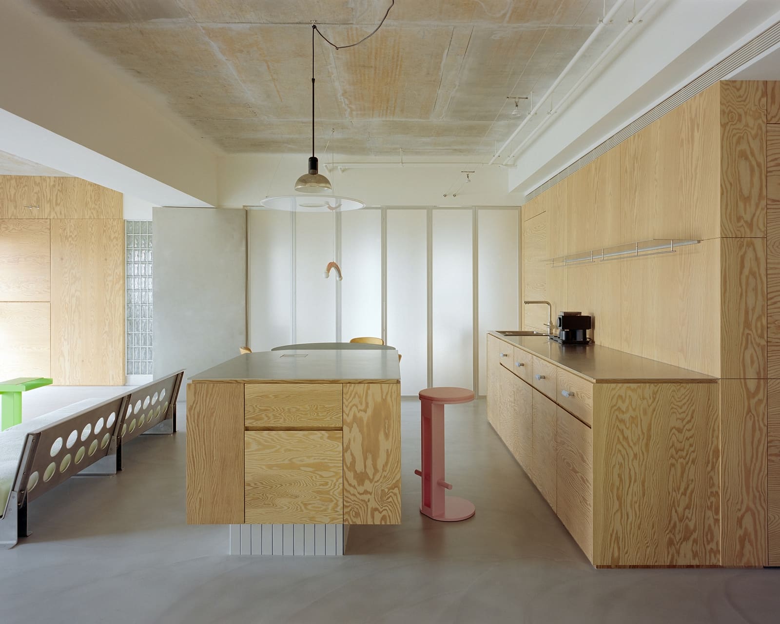 When Architecture Refuses to Hide: A Collector's Home Built on Exposed Concrete
