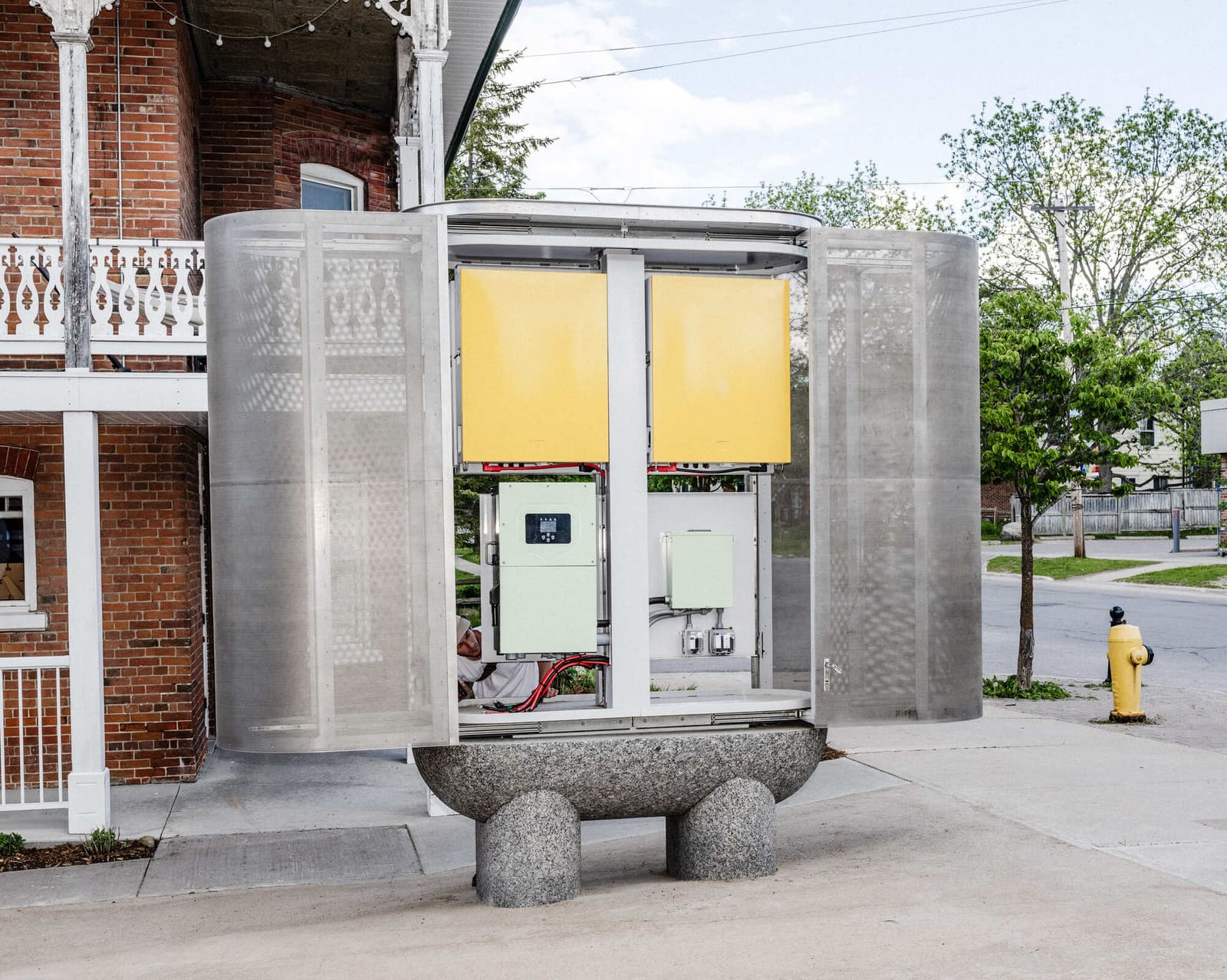 When Batteries Become Benches: The Monolithic Energy Device Redefining Ontario's Public Squares