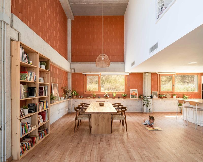 When Concrete Frames Meet Clay: A Coastal House Built on Contrasts