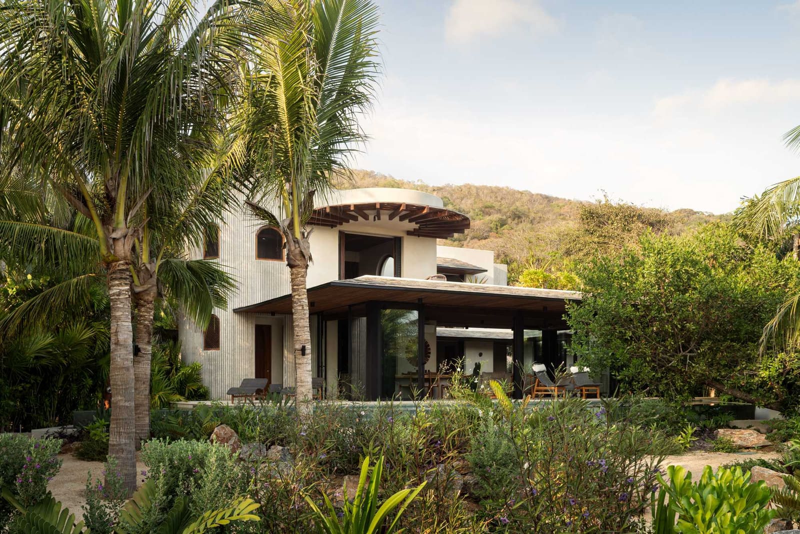 When Craft Meets Concrete: A Mexican Beach House Built on Artisan Logic