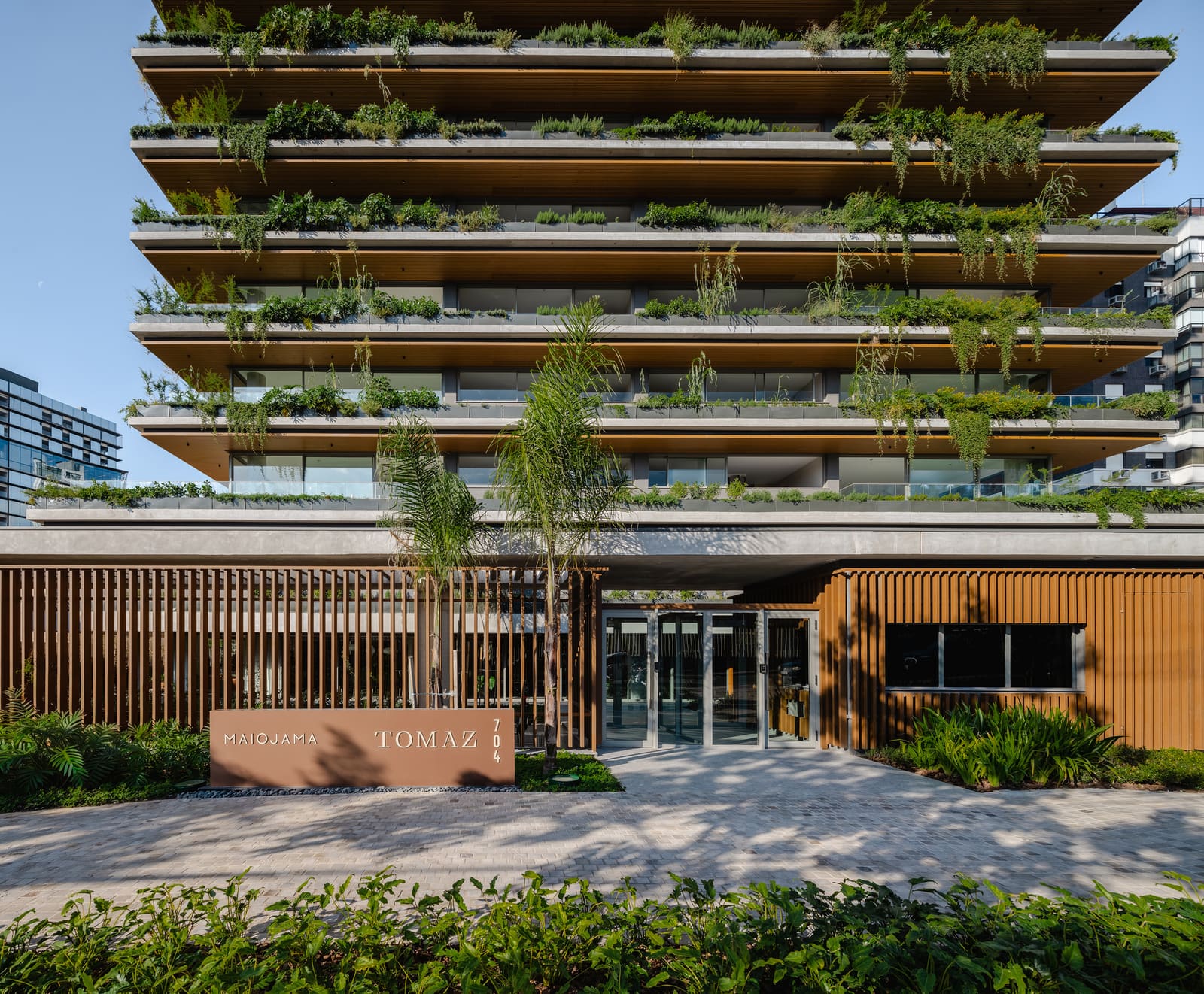 When Green Facades Become More Than Ornament
