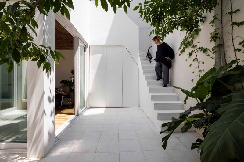 When Heritage Meets Restraint: A Buenos Aires Apartment Renovation