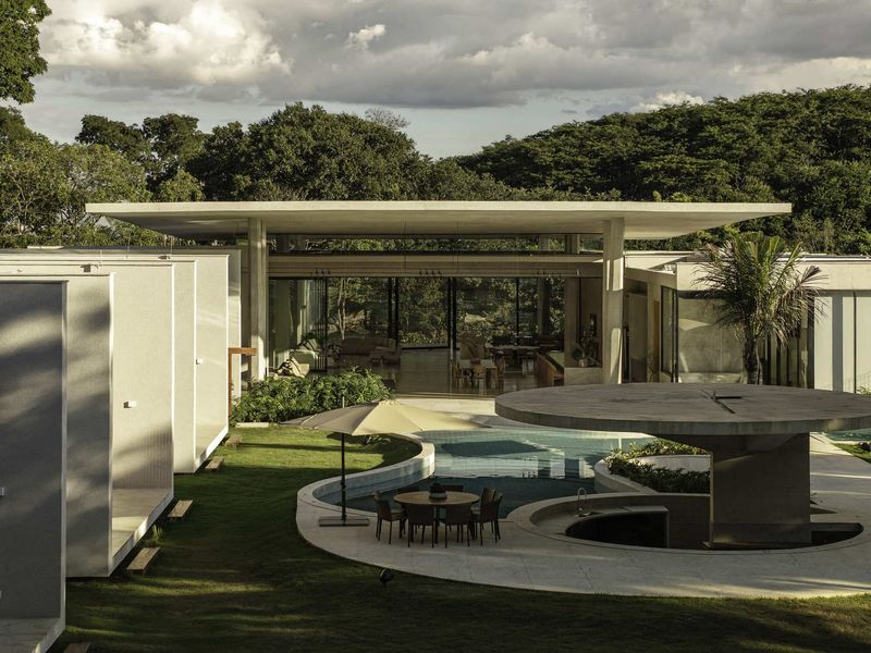 When a Roof Becomes a Horizon: Exploring the Threshold Between Building and Garden