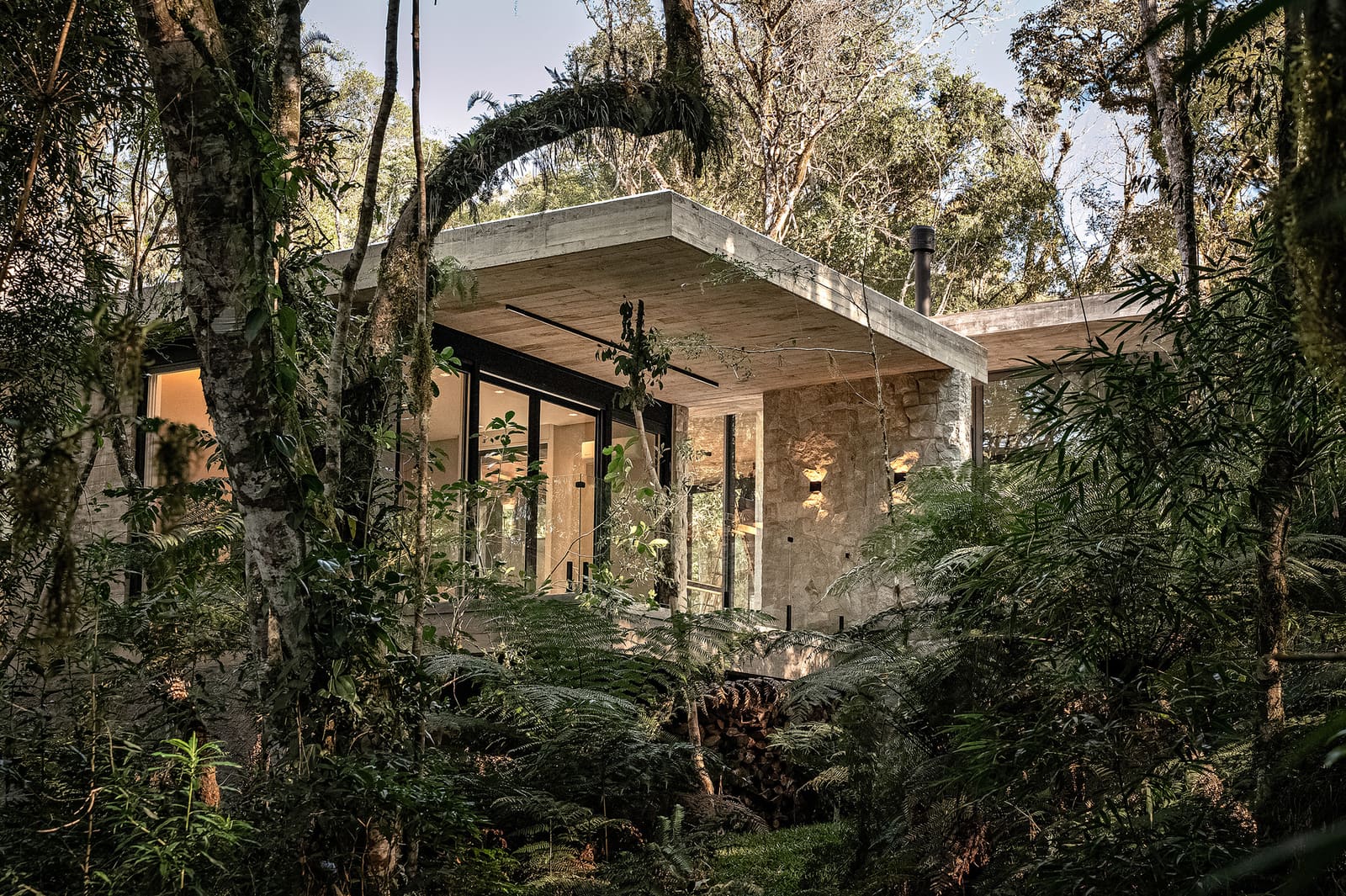When Transparency Becomes Structure: A Southern Brazilian Residence Rethinks the Horizon