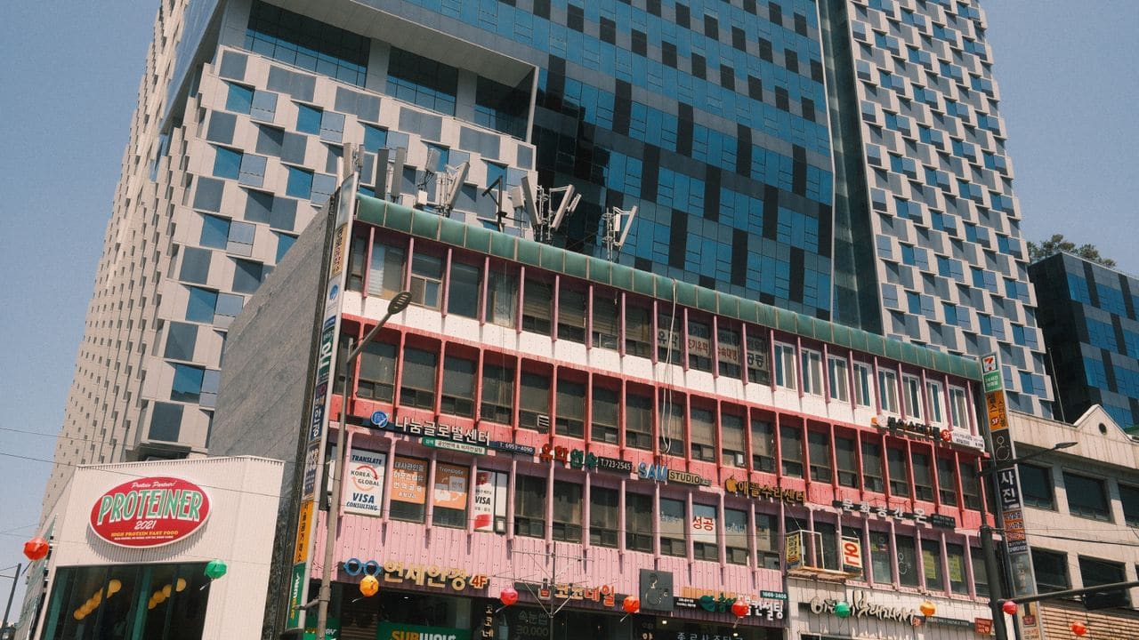 Where an Artist Finds Seoul in Light and Water
