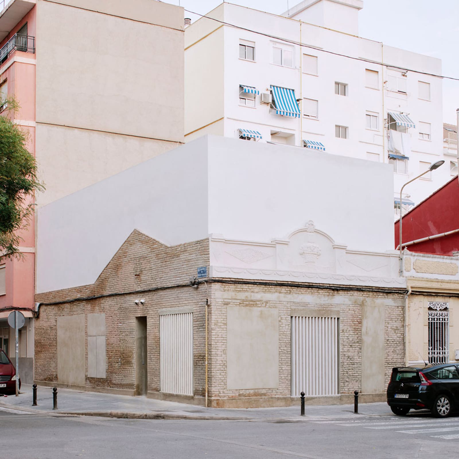 When Preservation Meets Intervention: A White Box Inside Valencia's Brick Past