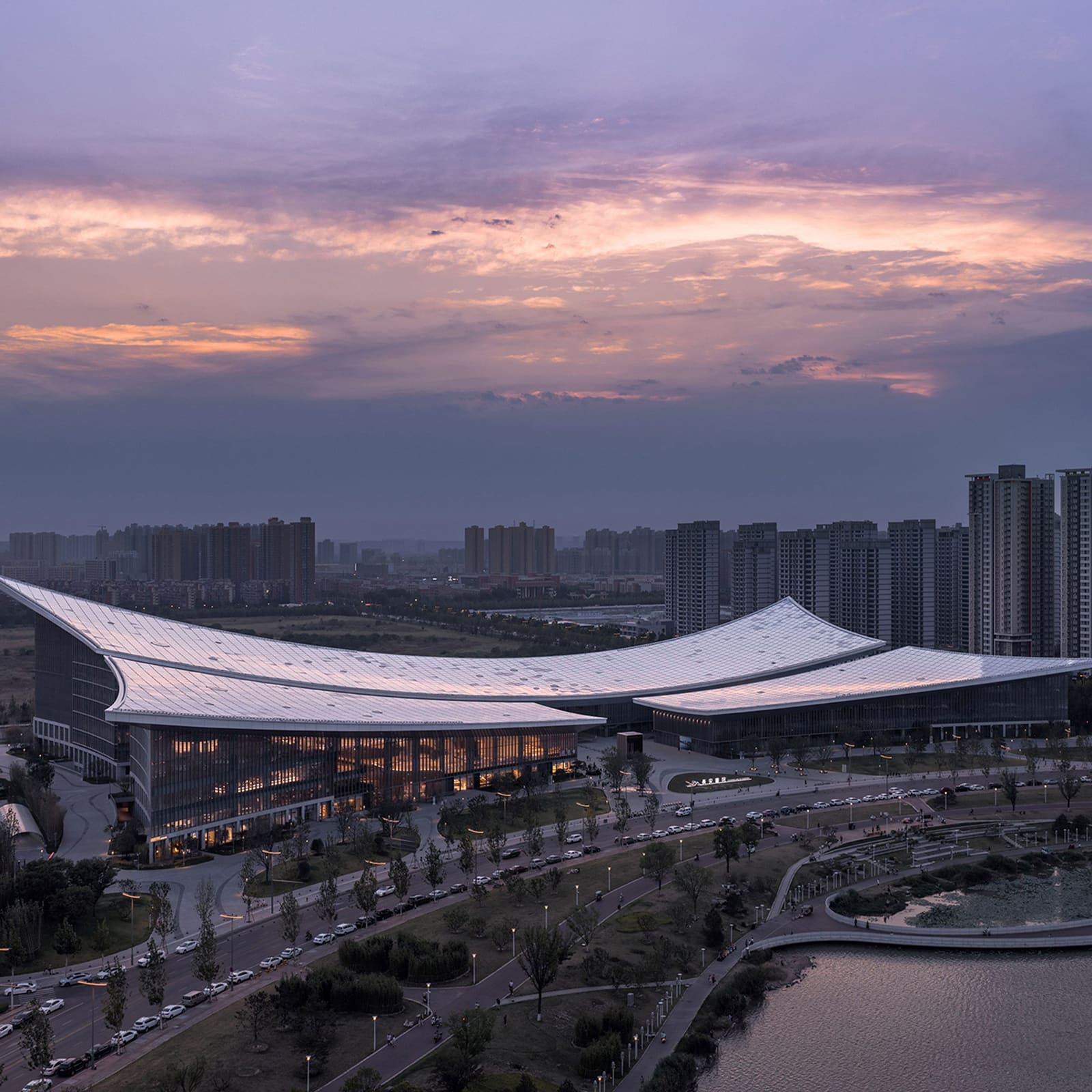 How a 70,000-Square-Metre Library in Xi'an Rethinks the Monumental Atrium